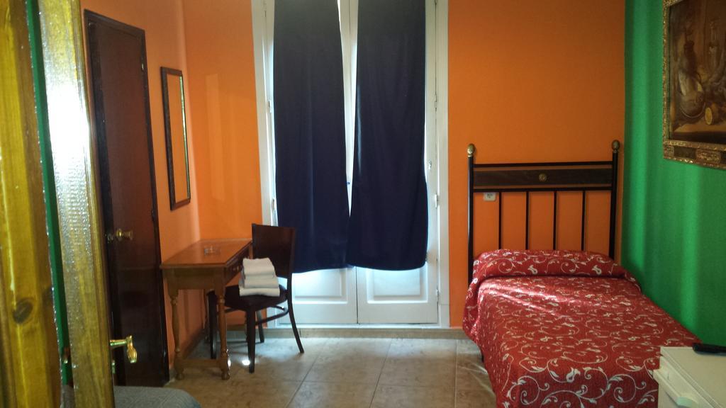Hostal Rico Madrid Exterior foto