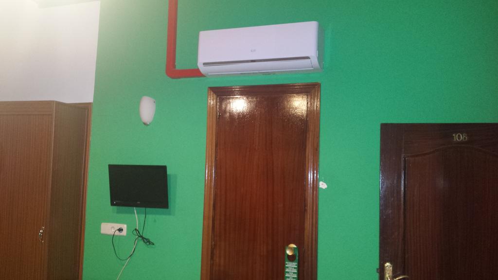 Hostal Rico Madrid Exterior foto